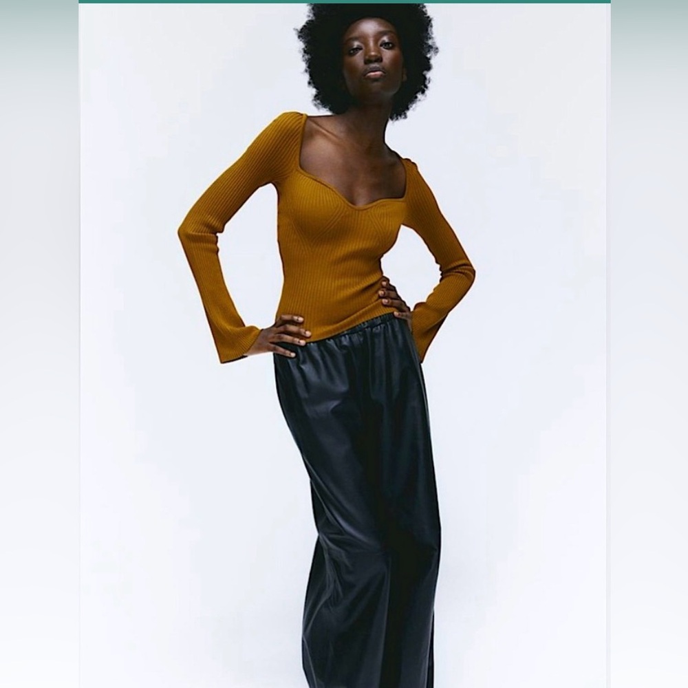 H&M Ribbed Sweetheart Neck Shirt - Picture 2 of 6